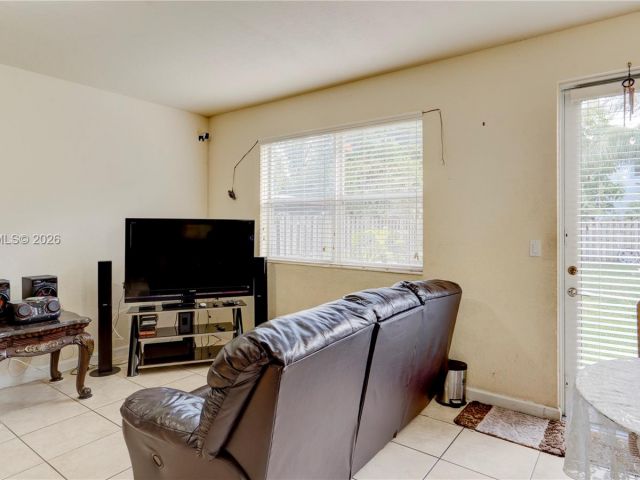 4-bedroom home for sale in Homestead - 355 NE 31st Ave - MondialRealty