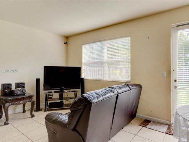 4-bedroom home for sale in Homestead - 355 NE 31st Ave - MondialRealty