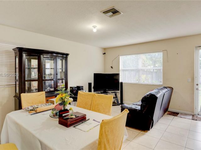 4-bedroom home for sale in Homestead - 355 NE 31st Ave - MondialRealty