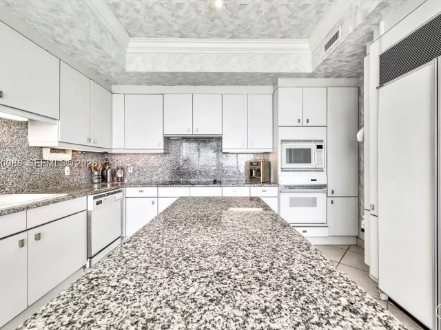2-bedroom condo for sale in Bal Harbour - 10101 Collins Ave 16B - MondialRealty