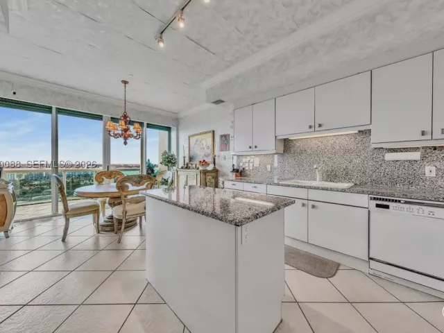 2-bedroom condo for sale in Bal Harbour - 10101 Collins Ave 16B - MondialRealty