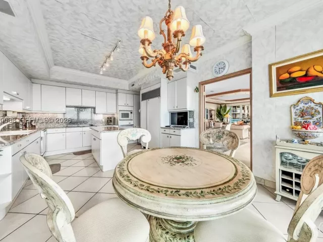 2-bedroom condo for sale in Bal Harbour - 10101 Collins Ave 16B - MondialRealty