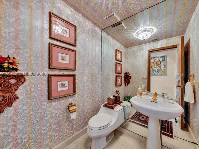2-bedroom condo for sale in Bal Harbour - 10101 Collins Ave 16B - MondialRealty