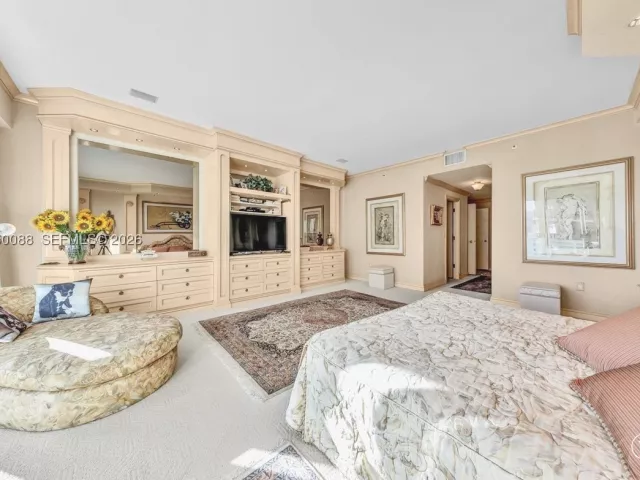 2-bedroom condo for sale in Bal Harbour - 10101 Collins Ave 16B - MondialRealty