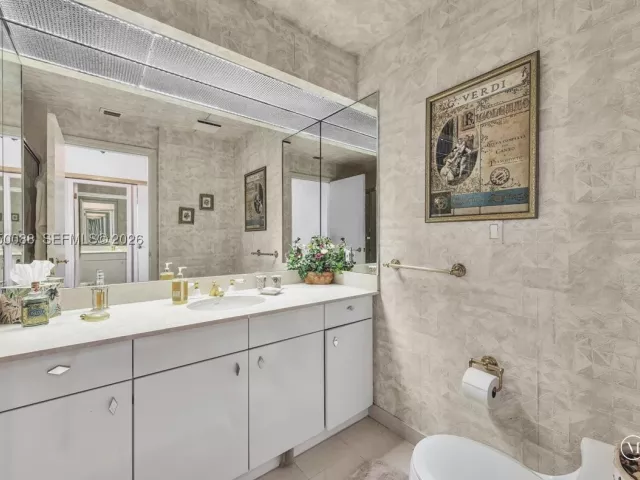 2-bedroom condo for sale in Bal Harbour - 10101 Collins Ave 16B - MondialRealty