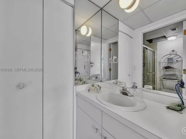 2-bedroom condo for sale in Bal Harbour - 10101 Collins Ave 16B - MondialRealty