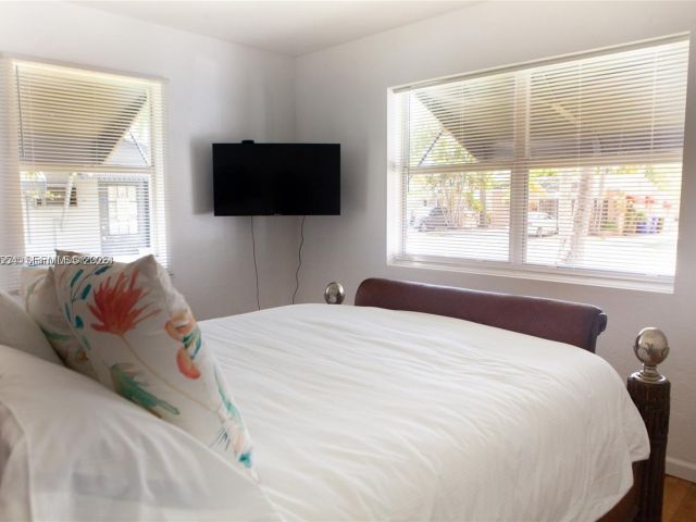 Home for rent at 1821 Harding St - photo 7442908