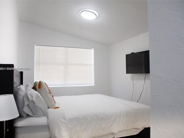 Home for rent at 1821 Harding St - photo 7442910