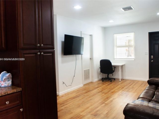 Home for rent at 1821 Harding St - photo 7442912