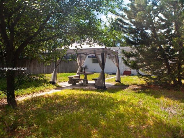 Home for rent at 1821 Harding St - photo 7442918