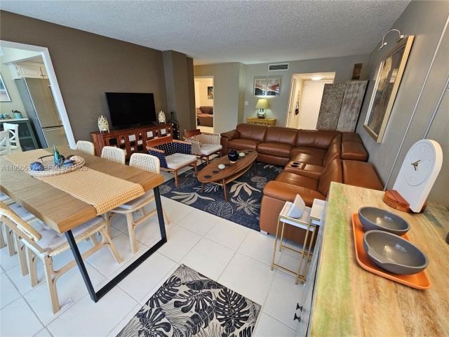 Apartment for rent  Unit # - photo 7427462