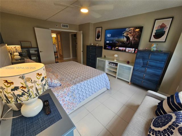 Apartment for rent  Unit # - photo 7427485