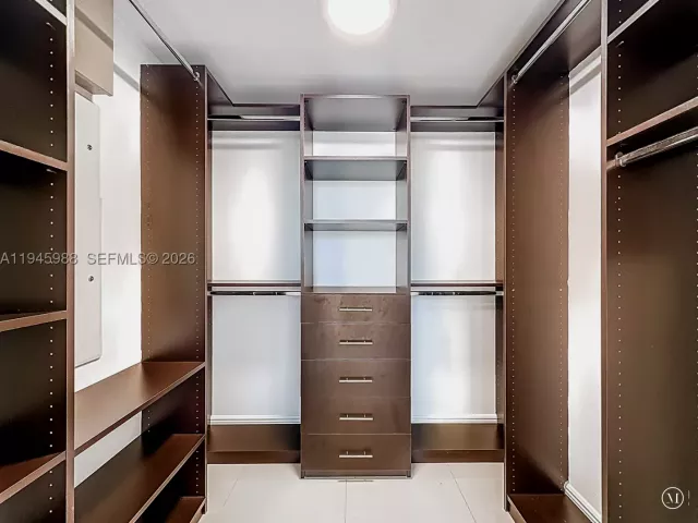 2-bedroom condo for rent in Miami - 475 Brickell Ave 4215 - MondialRealty