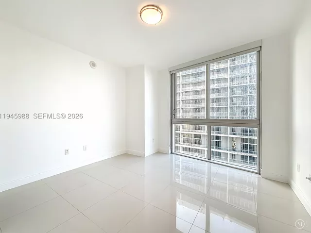 2-bedroom condo for rent in Miami - 475 Brickell Ave 4215 - MondialRealty