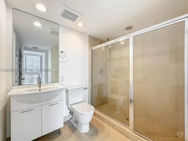 2-bedroom condo for rent in Miami - 475 Brickell Ave 4215 - MondialRealty