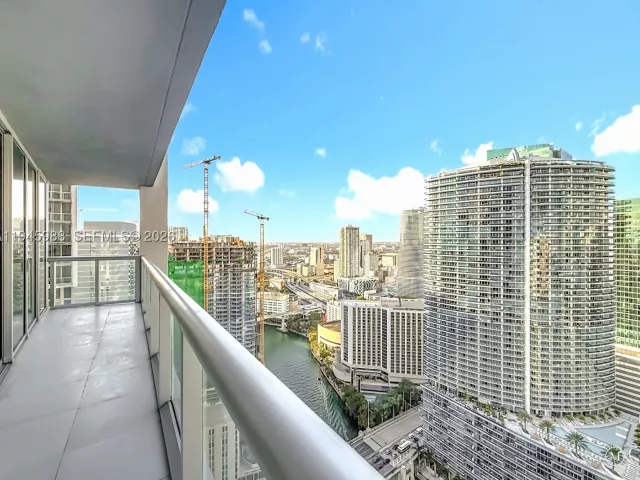 2-bedroom condo for rent in Miami - 475 Brickell Ave 4215 - MondialRealty