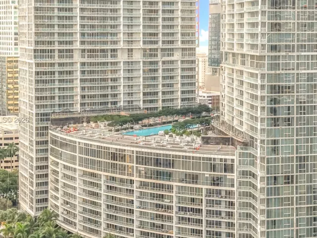 2-bedroom condo for rent in Miami - 475 Brickell Ave 4215 - MondialRealty
