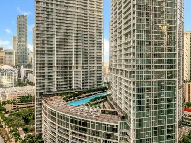 2-bedroom condo for rent in Miami - 475 Brickell Ave 4215 - MondialRealty