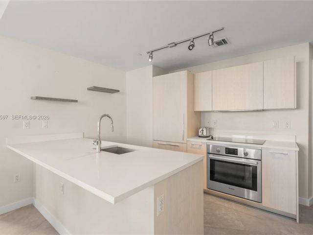 Apartment for rent  Unit #706 - photo 7199942