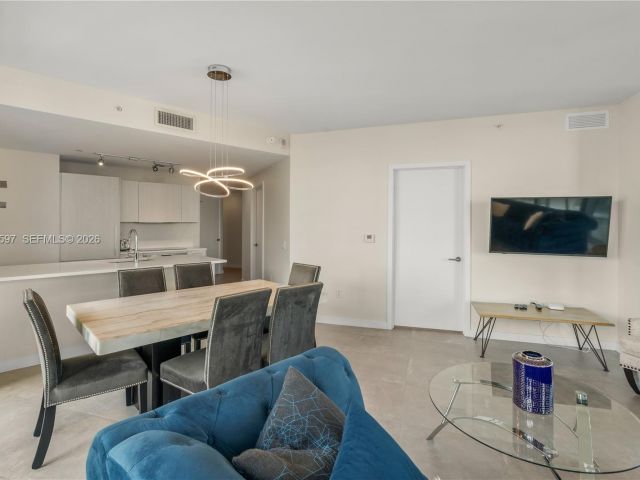 Apartment for rent  Unit #706 - photo 7199943