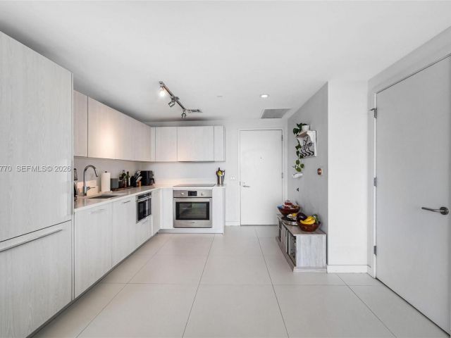 Apartment for sale  Unit #3009 - photo 7199927