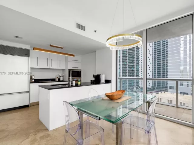 2-bedroom condo for sale in Miami - 485 Brickell Ave 1804 - MondialRealty