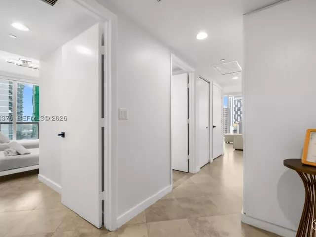 2-bedroom condo for sale in Miami - 485 Brickell Ave 1804 - MondialRealty
