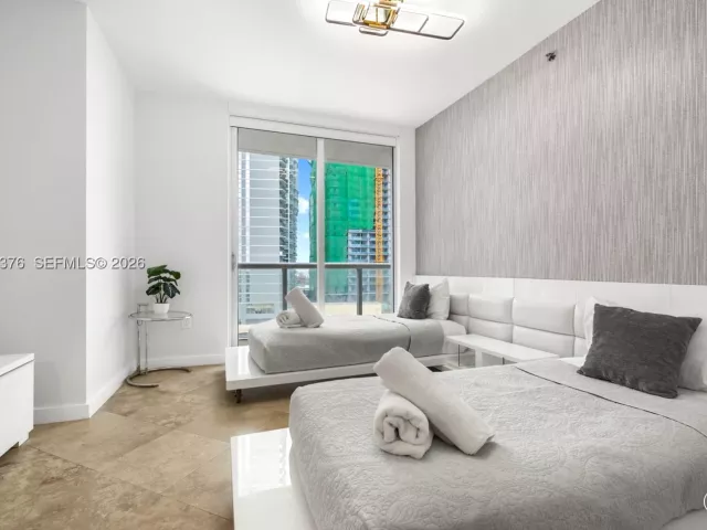 2-bedroom condo for sale in Miami - 485 Brickell Ave 1804 - MondialRealty