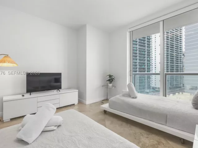 2-bedroom condo for sale in Miami - 485 Brickell Ave 1804 - MondialRealty