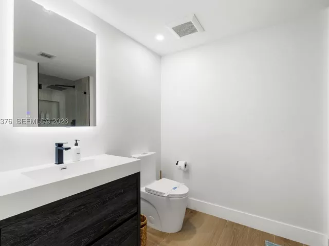 2-bedroom condo for sale in Miami - 485 Brickell Ave 1804 - MondialRealty