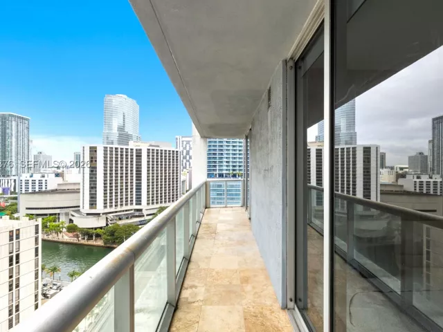 2-bedroom condo for sale in Miami - 485 Brickell Ave 1804 - MondialRealty