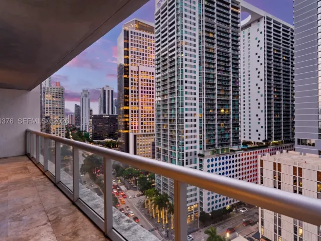 2-bedroom condo for sale in Miami - 485 Brickell Ave 1804 - MondialRealty