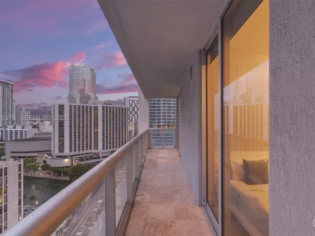 2-bedroom condo for sale in Miami - 485 Brickell Ave 1804 - MondialRealty