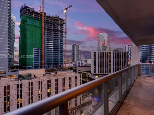 2-bedroom condo for sale in Miami - 485 Brickell Ave 1804 - MondialRealty