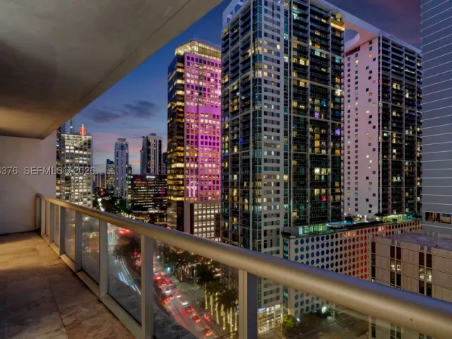 2-bedroom condo for sale in Miami - 485 Brickell Ave 1804 - MondialRealty