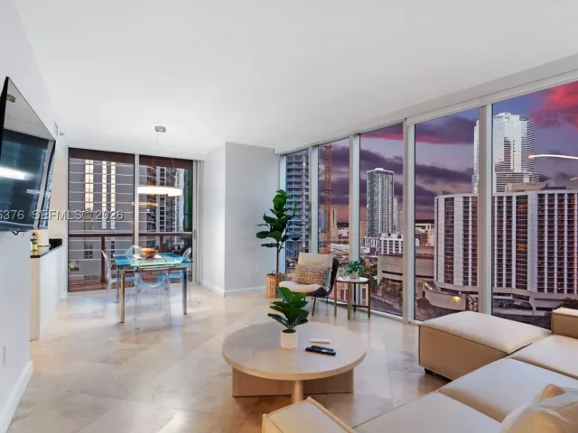 2-bedroom condo for sale in Miami - 485 Brickell Ave 1804 - MondialRealty
