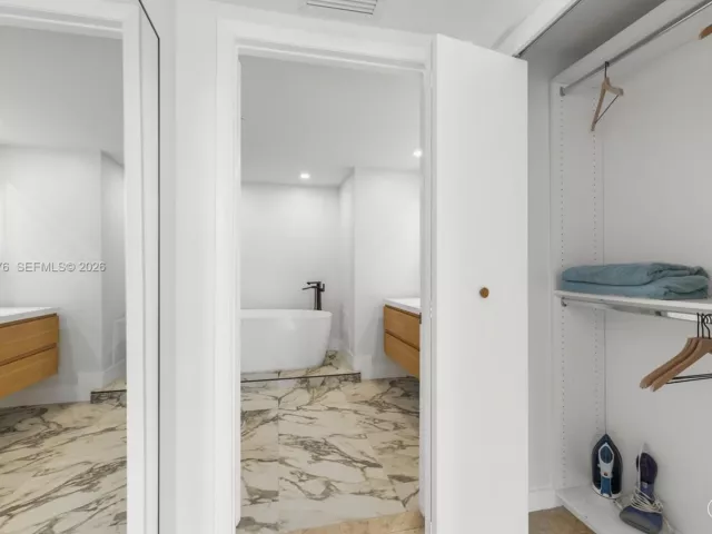 2-bedroom condo for sale in Miami - 485 Brickell Ave 1804 - MondialRealty