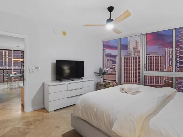 2-bedroom condo for sale in Miami - 485 Brickell Ave 1804 - MondialRealty