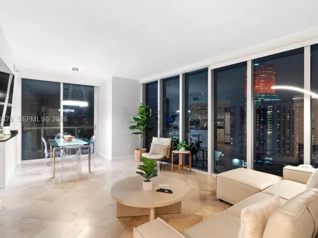 2-bedroom condo for sale in Miami - 485 Brickell Ave 1804 - MondialRealty