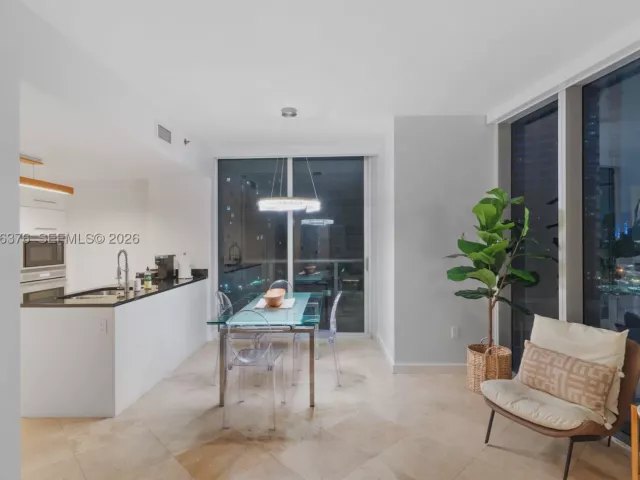 2-bedroom condo for sale in Miami - 485 Brickell Ave 1804 - MondialRealty