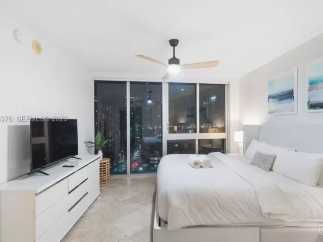 2-bedroom condo for sale in Miami - 485 Brickell Ave 1804 - MondialRealty