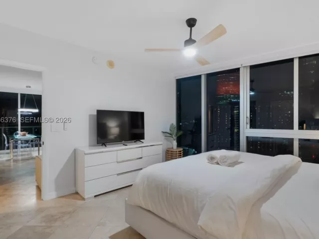 2-bedroom condo for sale in Miami - 485 Brickell Ave 1804 - MondialRealty