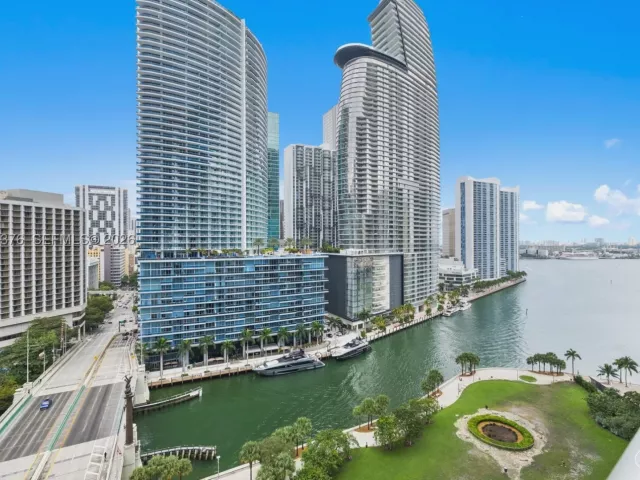 2-bedroom condo for sale in Miami - 485 Brickell Ave 1804 - MondialRealty