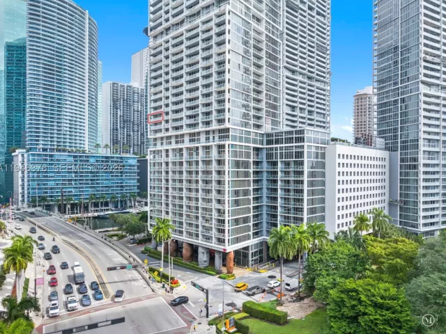 2-bedroom condo for sale in Miami - 485 Brickell Ave 1804 - MondialRealty