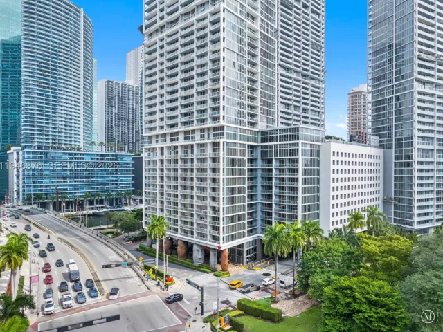 2-bedroom condo for sale in Miami - 485 Brickell Ave 1804 - MondialRealty