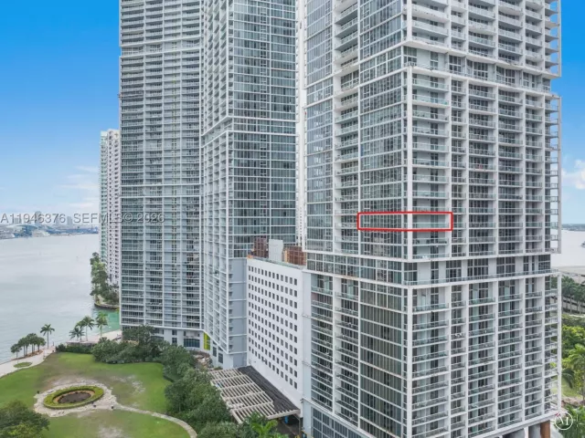 2-bedroom condo for sale in Miami - 485 Brickell Ave 1804 - MondialRealty