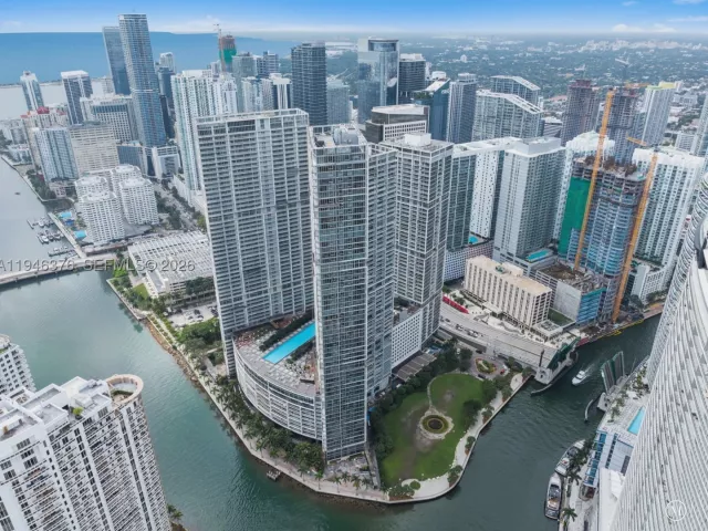 2-bedroom condo for sale in Miami - 485 Brickell Ave 1804 - MondialRealty