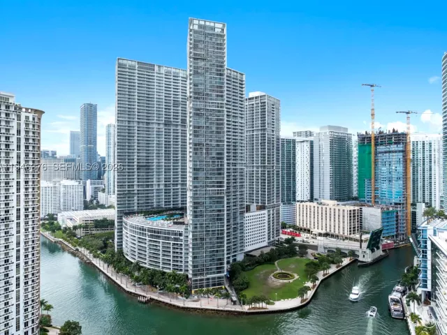 2-bedroom condo for sale in Miami - 485 Brickell Ave 1804 - MondialRealty