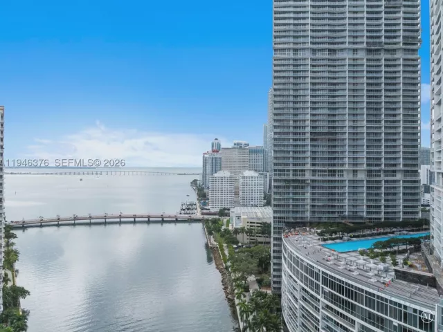 2-bedroom condo for sale in Miami - 485 Brickell Ave 1804 - MondialRealty