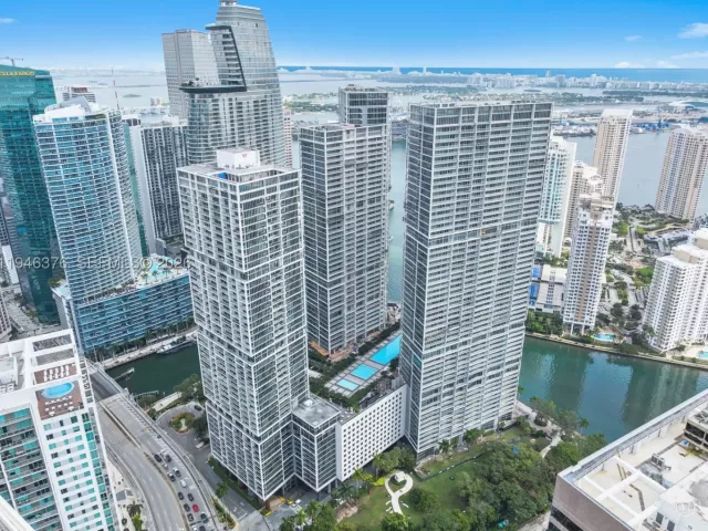 2-bedroom condo for sale in Miami - 485 Brickell Ave 1804 - MondialRealty